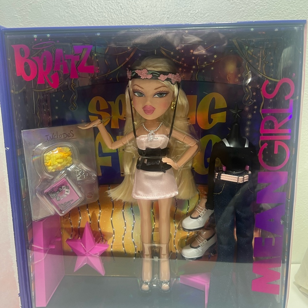 Bratz Mean Girls Doll Regina with online exclusive poster